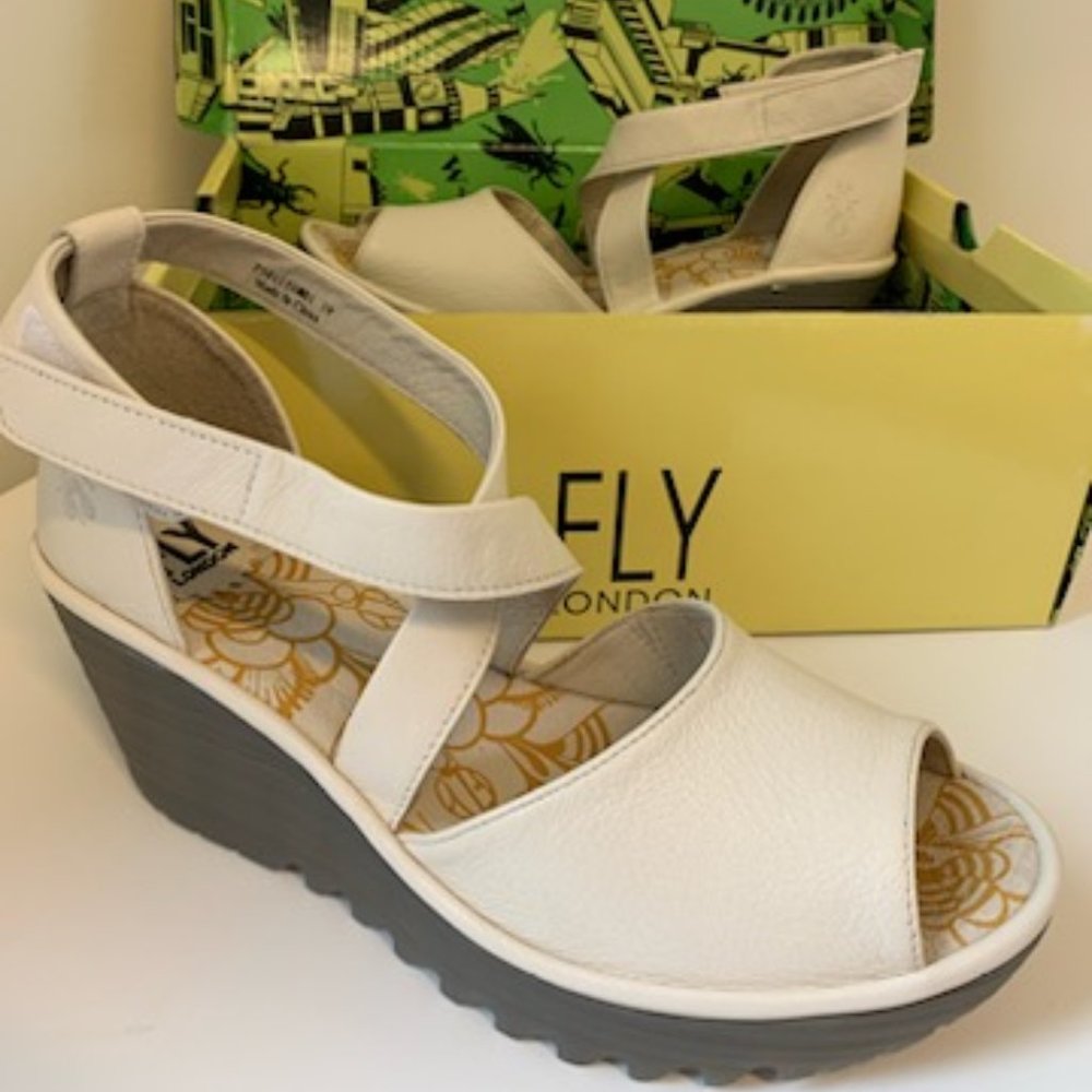 Fly London Mousse Offwhite Wedge Size 8.5